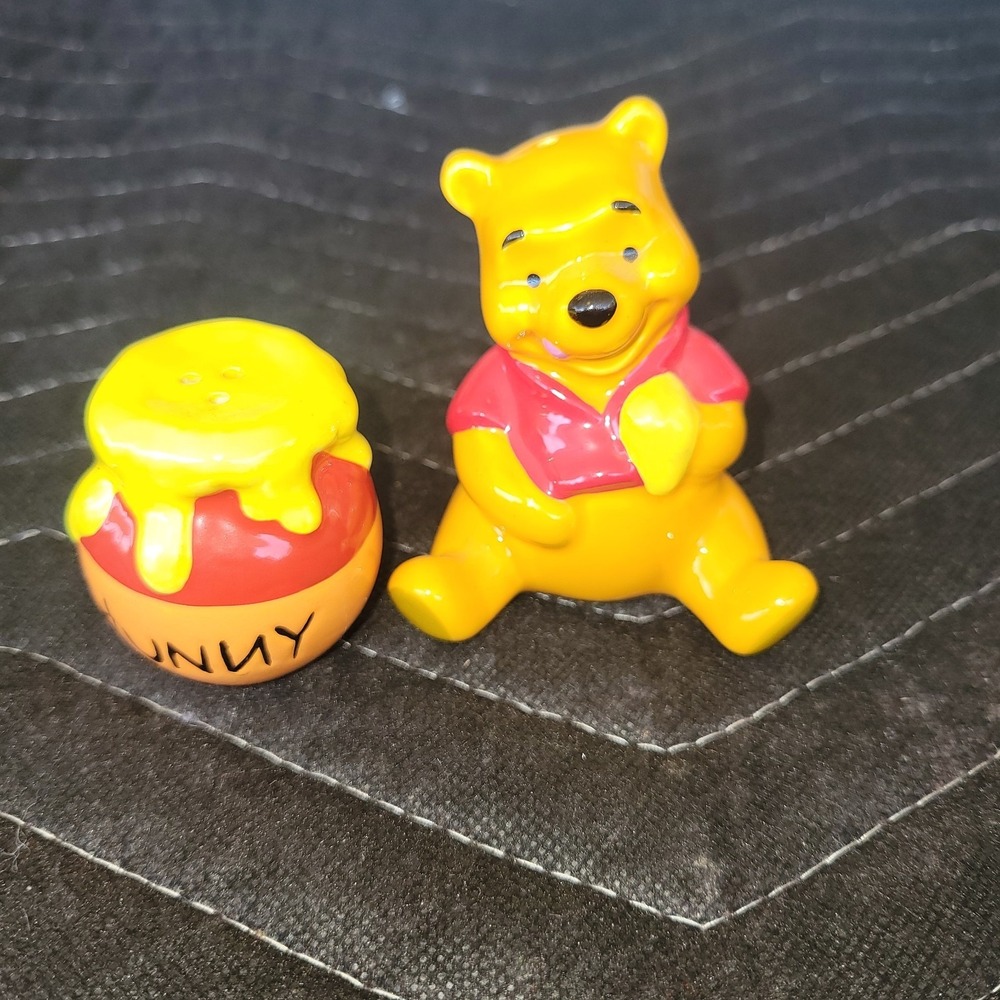 Disney Winnie the Pooh & Honey Pot Salt and Pepper Shakers Set
